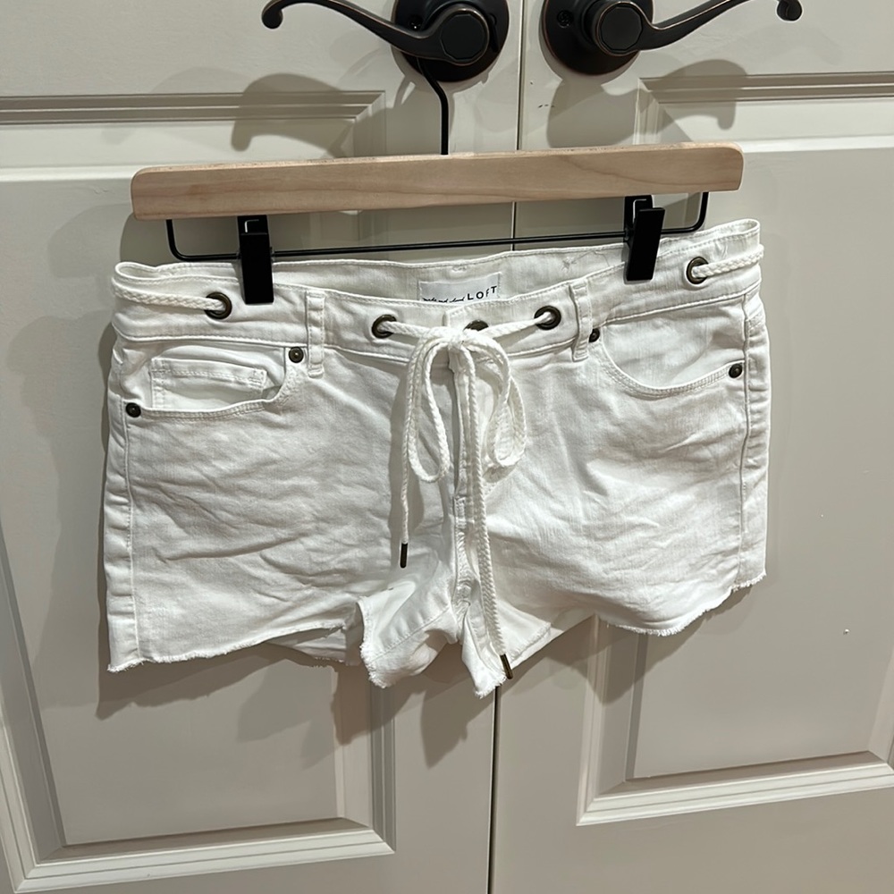 Loft Jean shorts. Size 2/26. White